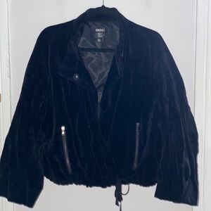 DKNY black short modern cotton velvet jacket, Snap front, bow tie closure, Large